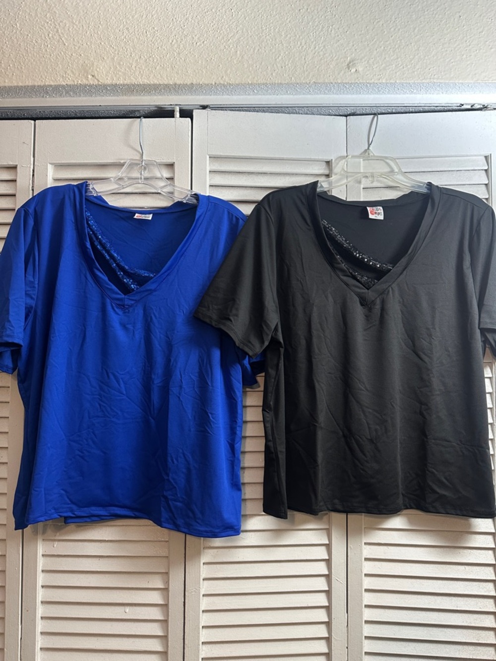 Women's V-Neck Short Sleeve Top with Inner Lace Trim - Blue & Black
